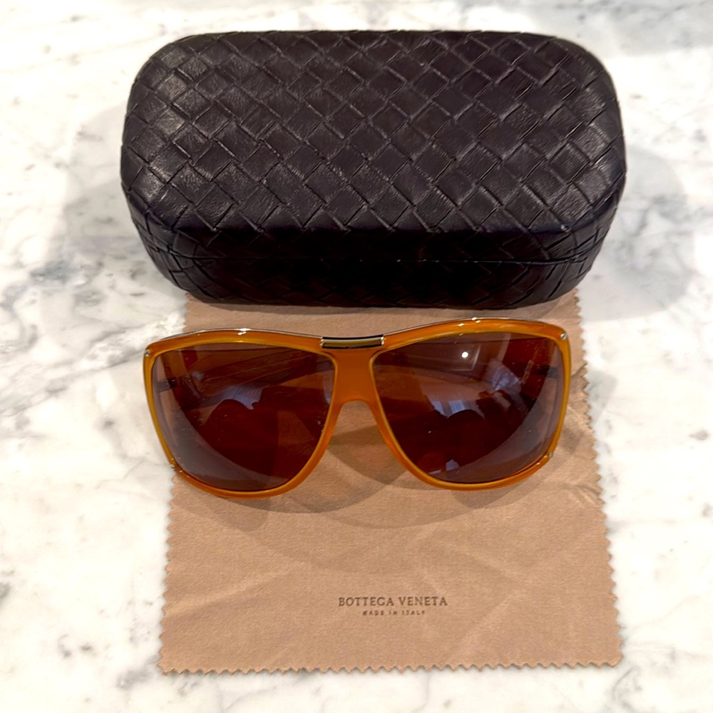 Bottega Vanetta Limited, edition, sunglasses in mustard, color and silver access